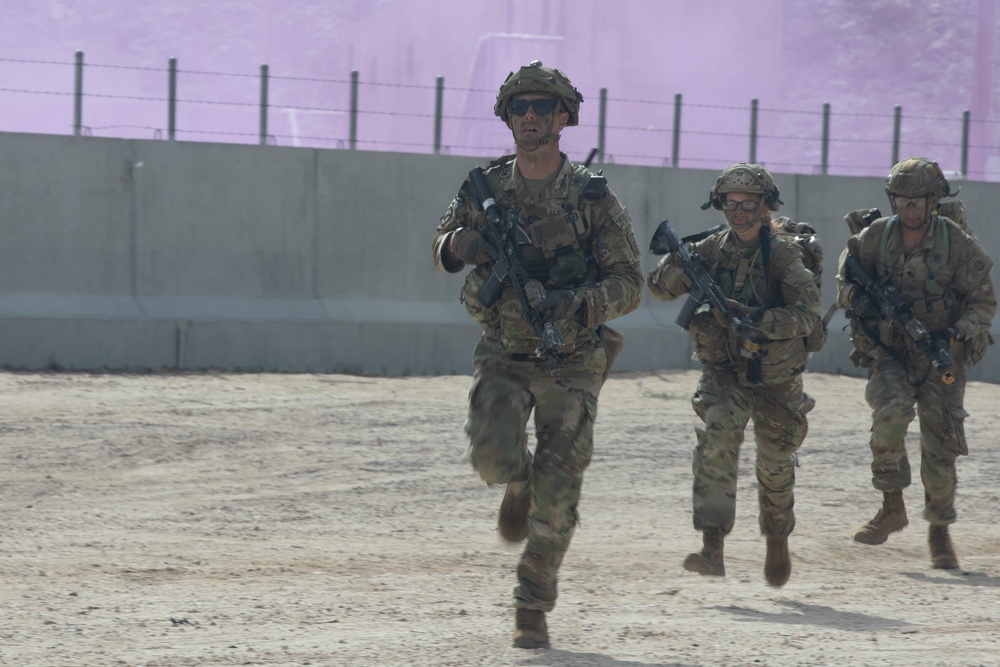 U.S. Soldiers conduct urban warfare experimentation during PC-C4