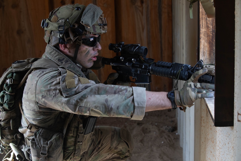 U.S. Soldiers conduct urban warfare experimentation during PC-C4