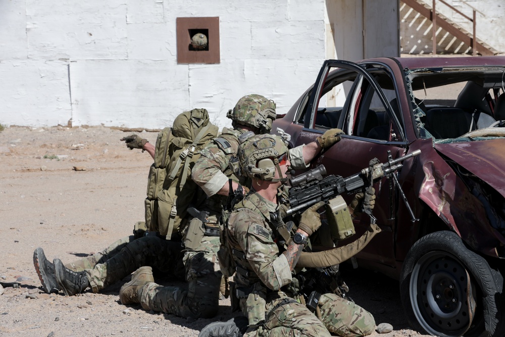 U.S. Soldiers conduct urban warfare experimentation during PC-C4