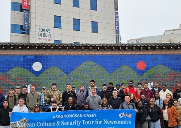 Thunder Brigade Soldiers visit Joseon Palace in Seoul