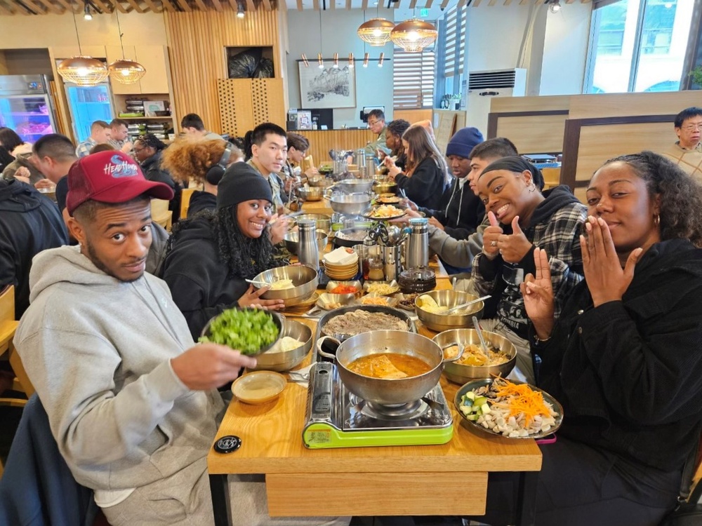 Thunder Brigade Soldiers visit Joseon Palace in Seoul