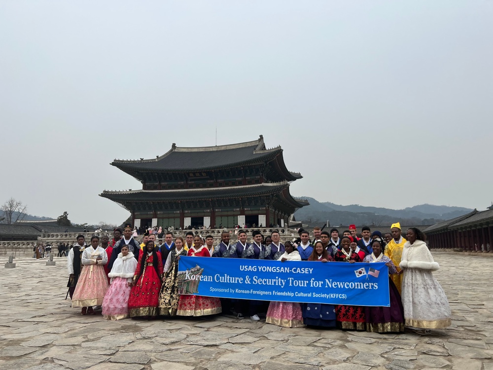 Thunder Brigade Soldiers visit Joseon Palace in Seoul