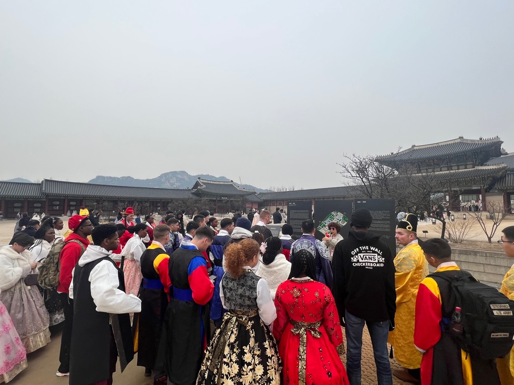 Thunder Brigade Soldiers visit Joseon Palace in Seoul
