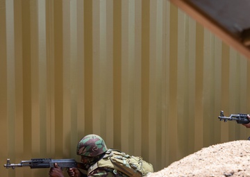 Justified Accord participants conduct urban operations course