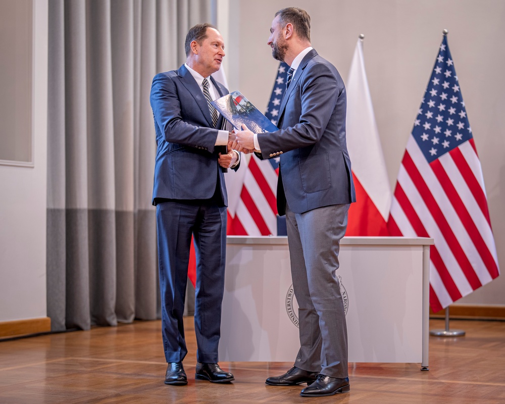 10th AAMDC command sergeant major attends Poland's LOA signing for IBCS