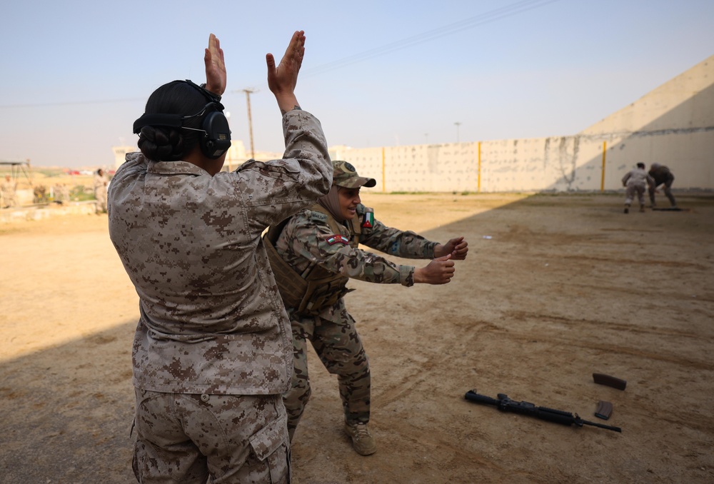 U.S. Marines, Jordanian Soldiers Conduct All-Female Marksmanship SMEE