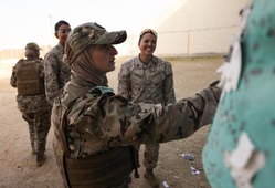 U.S. Marines, Jordanian Soldiers Conduct All-Female Marksmanship SMEE [Image 4 of 10]