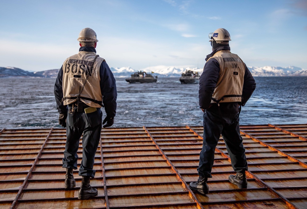 USS Gunston Hall conducts small boat operations with Swedish and Finnish Marines during Steadfast Defender 24
