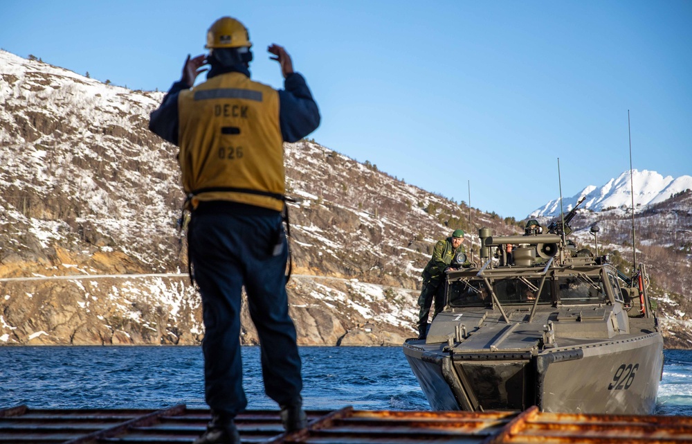 USS Gunston Hall conducts small boat operations with Swedish and Finnish Marines during Steadfast Defender 24