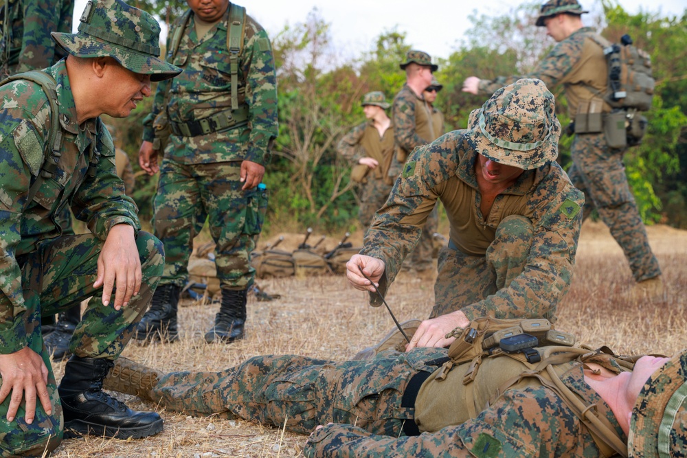 U.S. Marines Teach TCCC Procedures to Royal Thai Marines