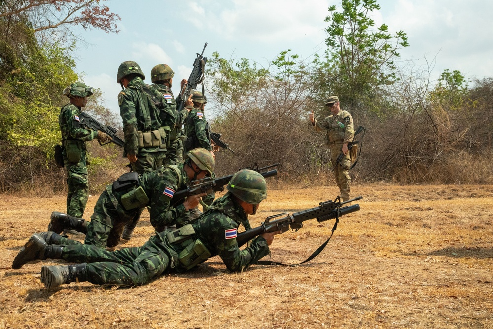US and Thai Soldiers train at Range 2