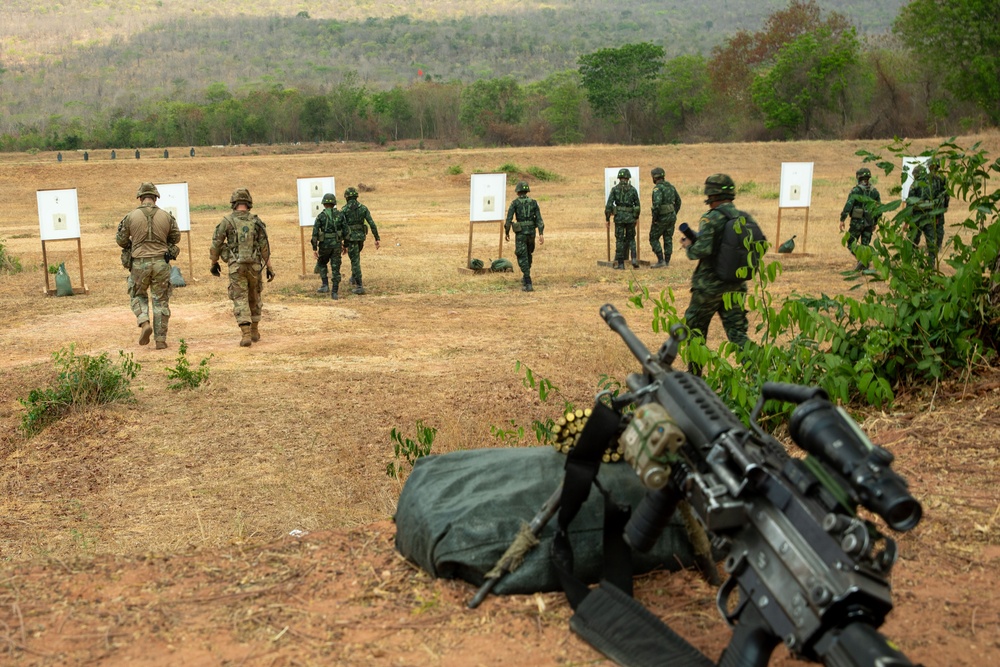 US and Thai Soldiers train at Range 2