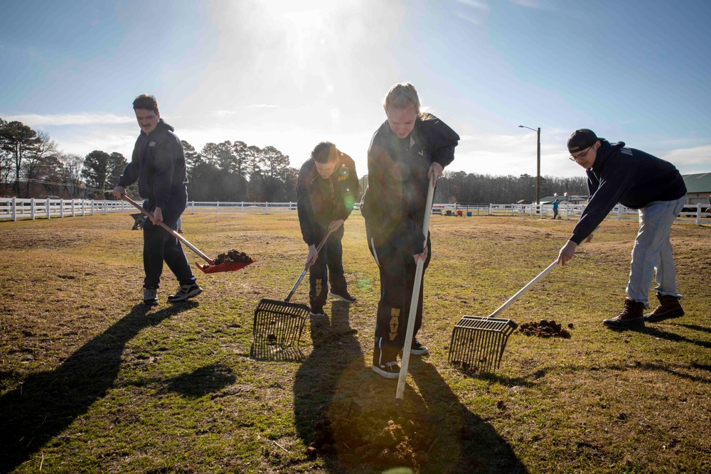 USS George H.W. Bush (CVN 77) Sailors Volunteer in Community