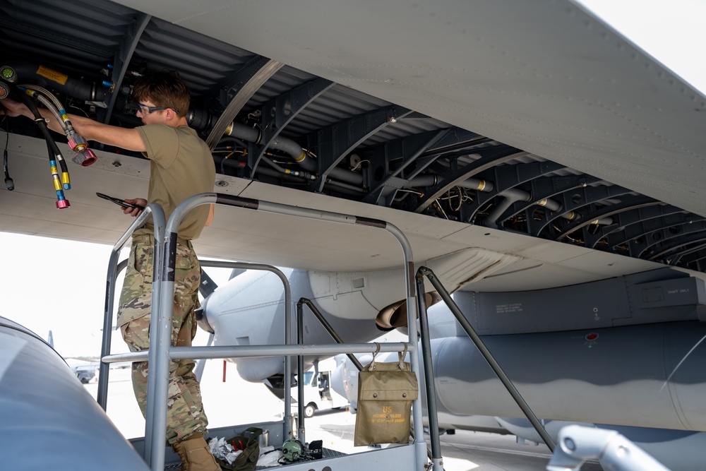 Hurlburt Field maintainers conduct fuel leak inspection