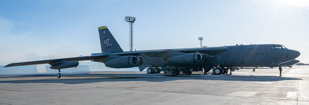 DVIDS - Images - Minot AFB Aircraft Maintainers Keep B-52s Flying High ...