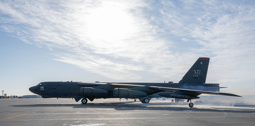 Minot AFB aircraft maintainers keep B-52s flying high