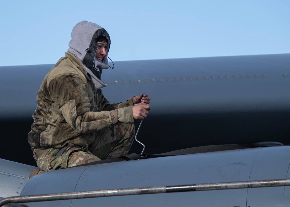 Minot AFB aircraft maintainers keep B-52s flying high