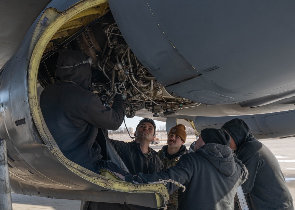 DVIDS - Images - Minot AFB Aircraft Maintainers Keep B-52s Flying High ...