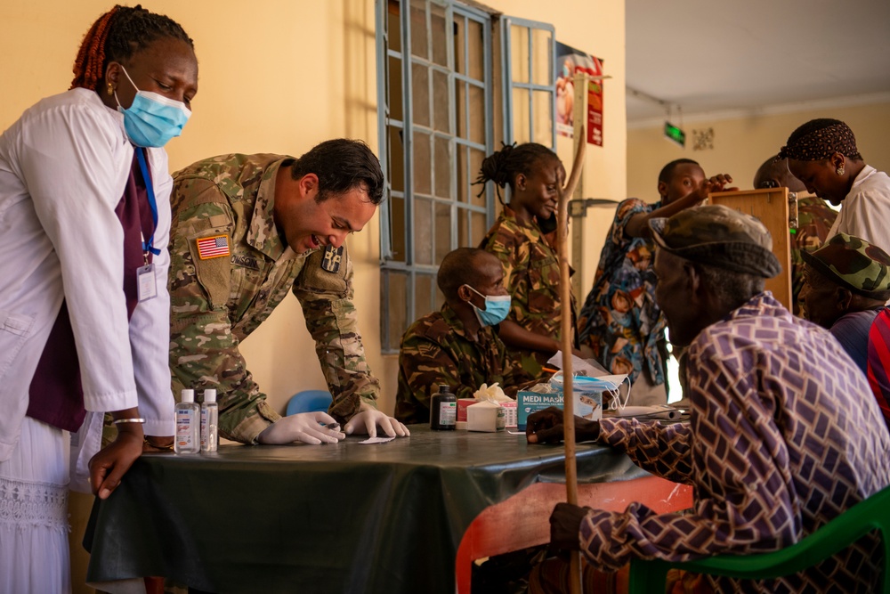 176th Soldiers, Kenya Defence Forces provide medical aid to local Kenyans
