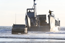 Beach Master Unit 1 and Amphibious Construction Battalion take part in Project Convergence- Capstone 4