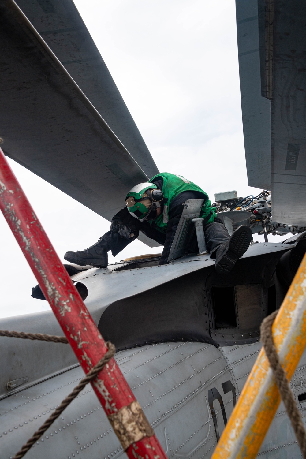 Helicopter Sea Combat Squadron 25 Conducts Maintenance Onboard USS America