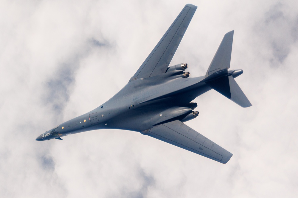 B-1B Lancer takes to the skies