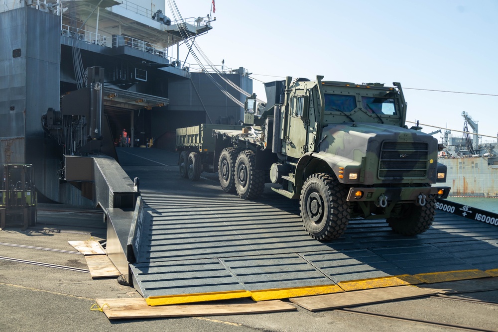 KMEP 24.1 | 3rd MLG conducts MPF offload from USNS Dahl