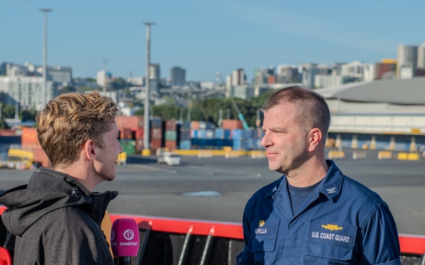 Coast Guard Cutter Polar Star (WAGB 10) arrives in New Zealand