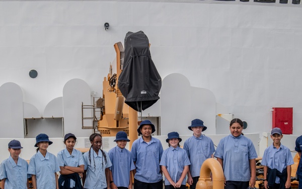 Coast Guard Cutter Polar Star (WAGB 10) arrives in New Zealand