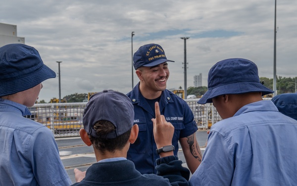 Coast Guard Cutter Polar Star (WAGB 10) arrives in New Zealand