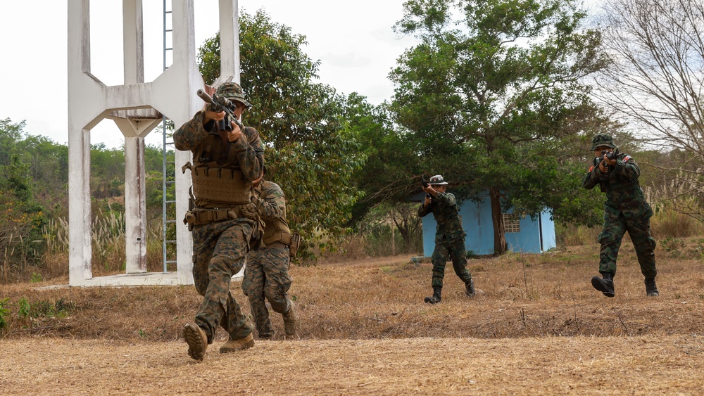15th MEU, Royal Thai Marines Run MOUT course