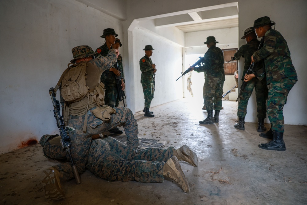 15th MEU, Royal Thai Marines Run MOUT course