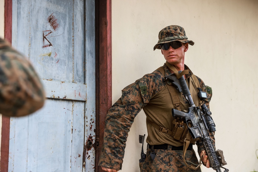 15th MEU, Royal Thai Marines Run MOUT course