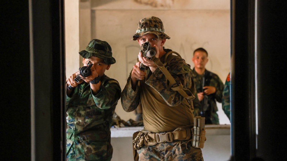 15th MEU, Royal Thai Marines Run MOUT course