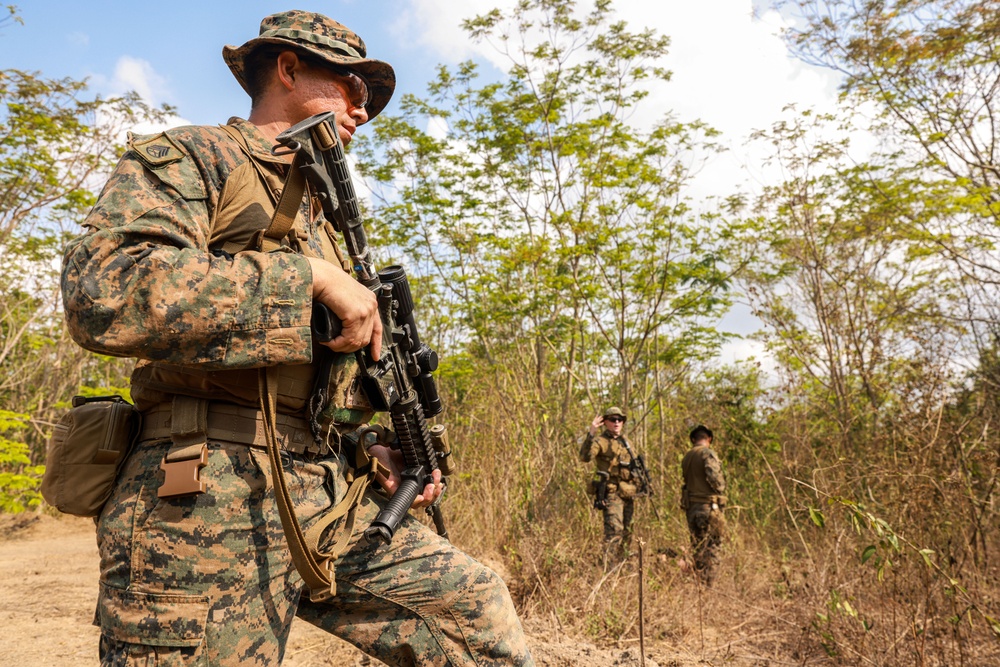Royal Thai Marines Share Jungle Tactics with 15th MEU