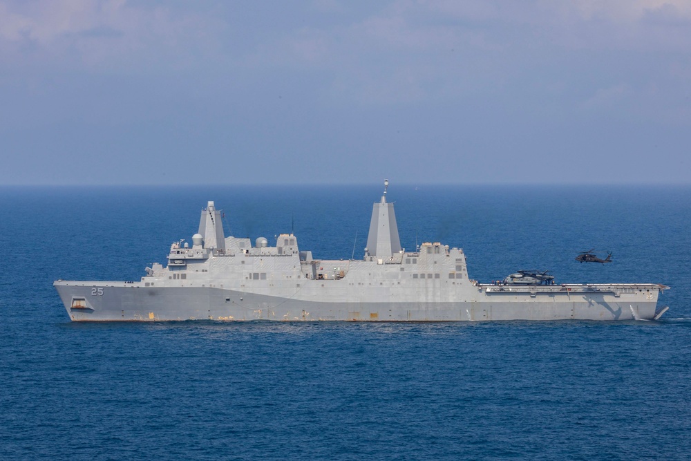 16th CAB Escorts RDML Christopher D. Stone and Conducts Deck Landing on USS Somerset (LPD-25)