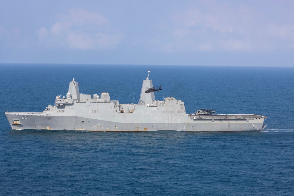 16th CAB Escorts RDML Christopher D. Stone and Conducts Deck Landing on USS Somerset (LPD-25)