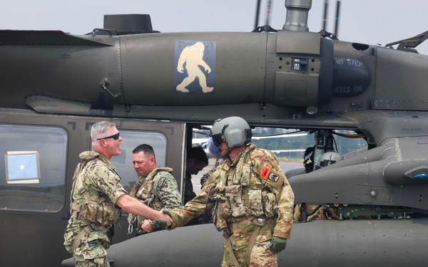 16th CAB Escorts RDML Christopher D. Stone and Conducts Deck Landing on USS Somerset (LPD-25)