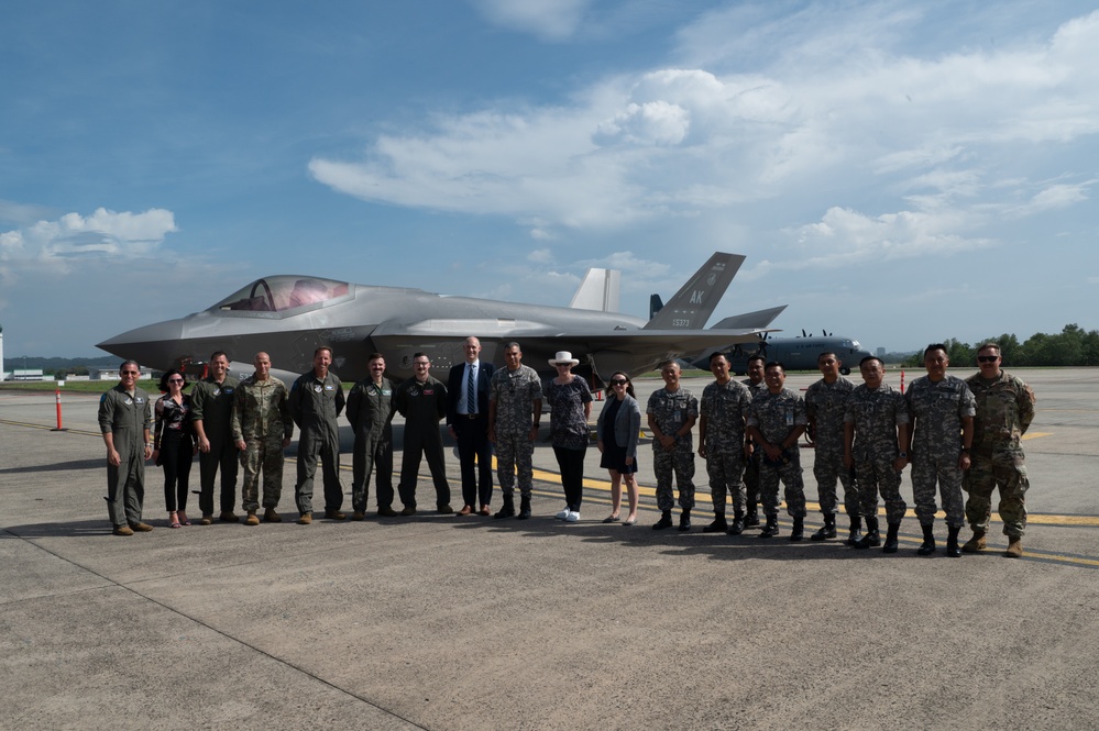 Community event introduces F-35 Lighting II to Brunei