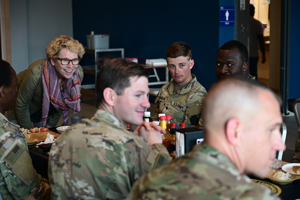 Congressional Delegation Shares Lunch and Conversations with Soldiers