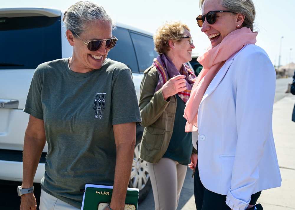 Congressional Delegation Shares Lunch and Conversations with Soldiers