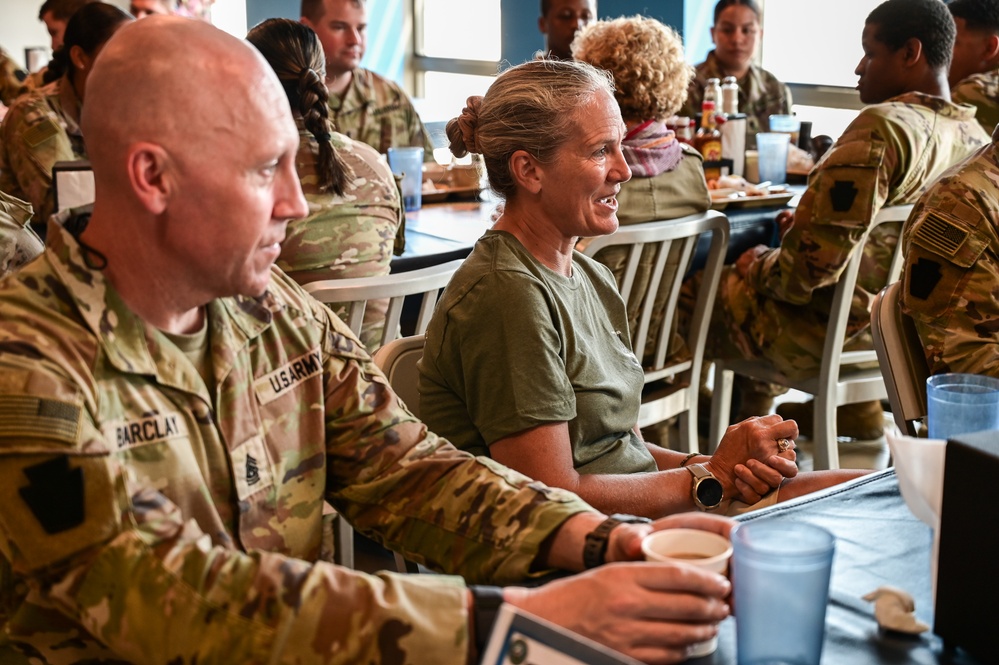 Congressional Delegation Shares Lunch and Conversations with Soldiers