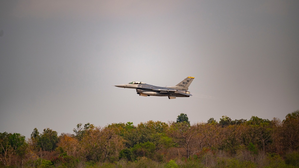 Wolf Pack joins international partners in honing amphibious assault defense tactics