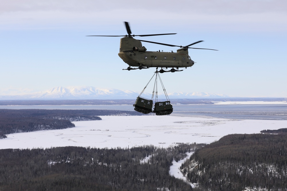 Alaska Army National Guardsmen conduct sling-load training