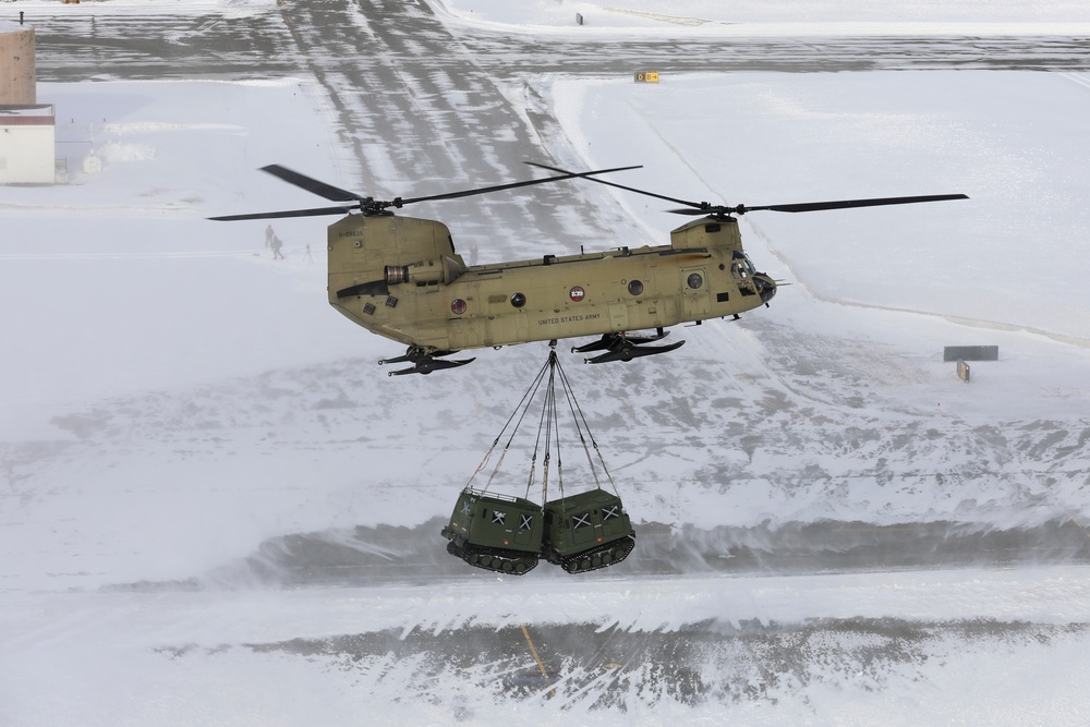 Alaska Army National Guardsmen conduct sling-load training