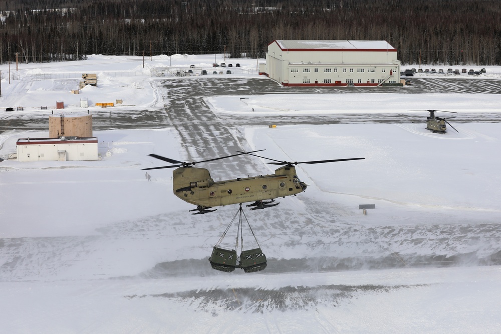 Alaska Army National Guardsmen conduct sling-load training