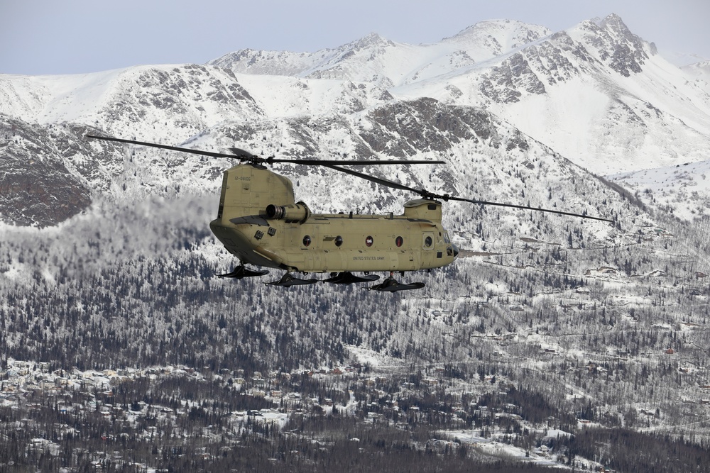 Alaska Army National Guardsmen conduct sling-load training