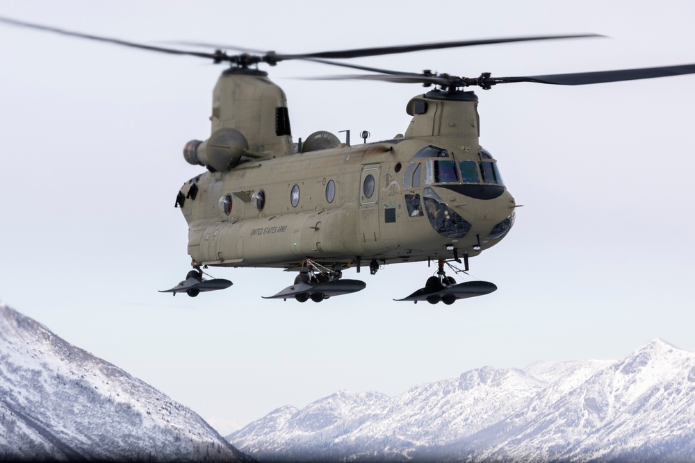 Alaska Army National Guardsmen conduct sling-load training