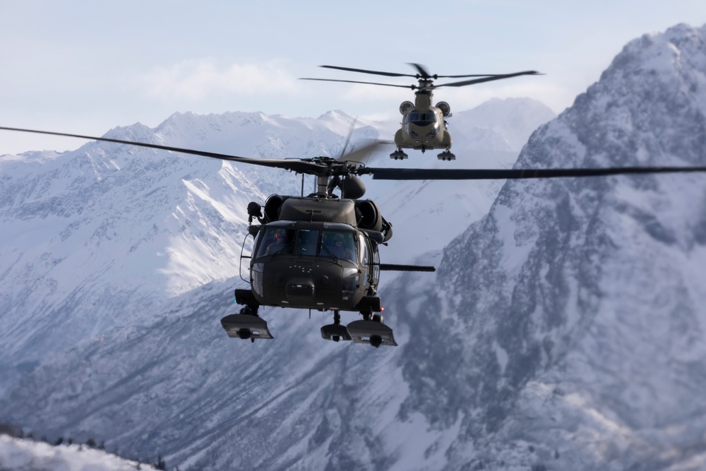 Alaska Army National Guardsmen conduct sling-load training