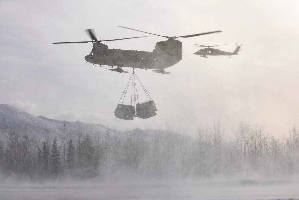 Alaska Army National Guardsmen conduct sling-load training